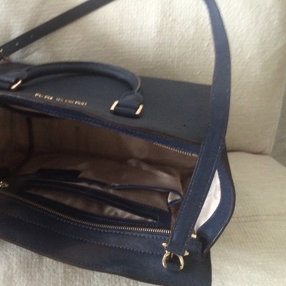 Michael Kors Large 'Selma' east west satchel - Picture 3 of 4