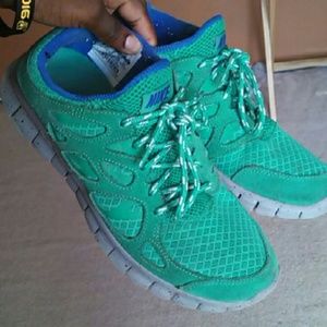Nike Mint Free Runs offer price