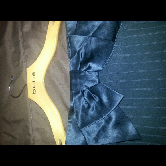 Gorgeous BEBE pencil skirt - Picture 2 of 4