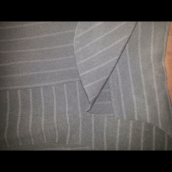 Gorgeous BEBE pencil skirt - Picture 3 of 4