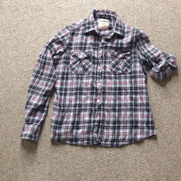 Red black and white lightweight plaid shirt L