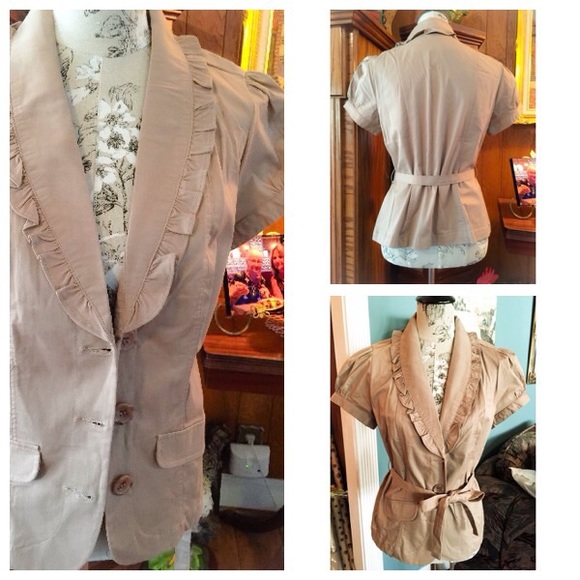 Short Sleeved Tan Jacket w/belt - Picture 2 of 2