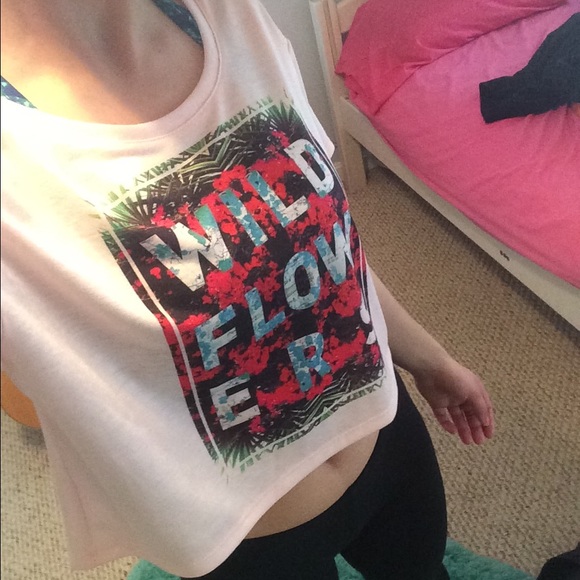 Pink cropped loose fitting shirt