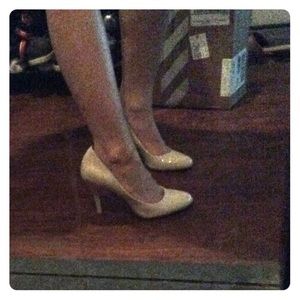 Size 7 Used Nude Nine West Round Toe Pumps