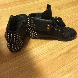 Studded sneakers (leather)
