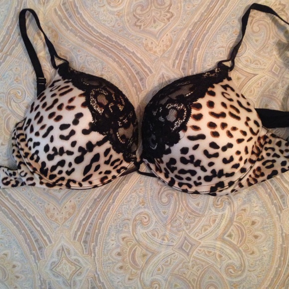 Victoria's Secret bombshell plunge bra- 36B