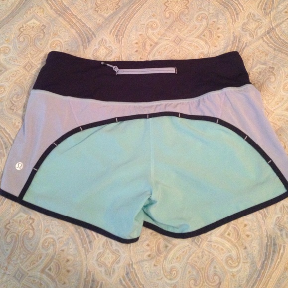 Lululemon run times short - worn 2x. Size 6