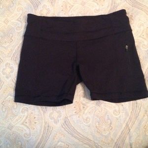 Lululemon RUN: Fast Track Short- black size 8