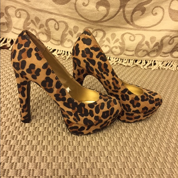 New and Never Worn Leopard Suede Pumps!