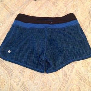 Lululemon groovy run shorts size 6
