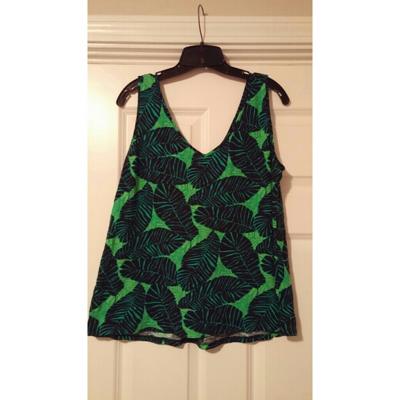 NWT. Lilly Pulitzer XL Gigi tank top. In the Palms
