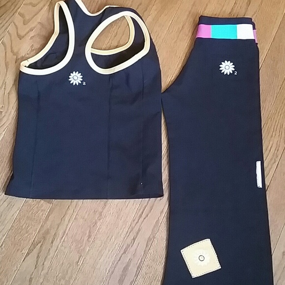KILLER DEAL Daisy too athletic top and pants