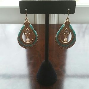 NWOT Matte gold tone earrings