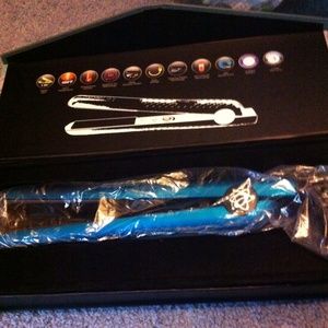 Evalectric Soft-touch Teal Straightener and Holder