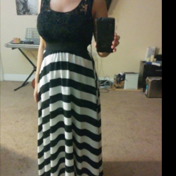 Dress - Picture 3 of 3