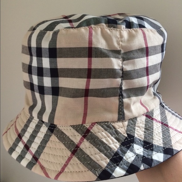 AUTHENTIC Burberry beige check bucket hat!