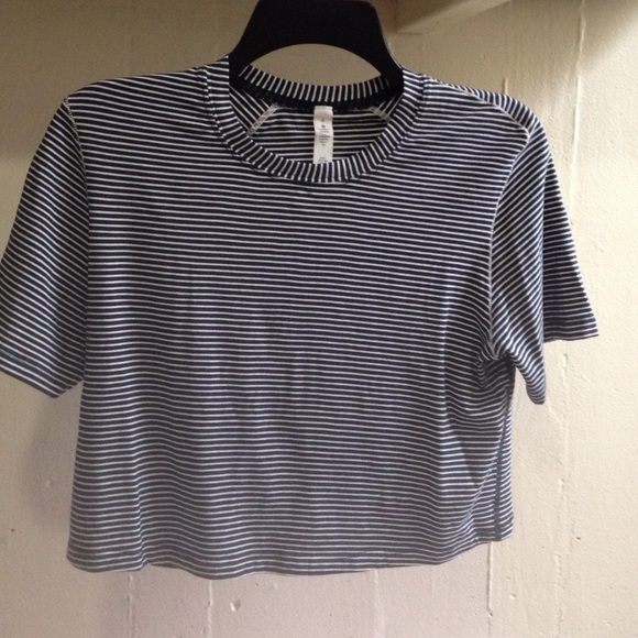 Lulu lemon workout crop top