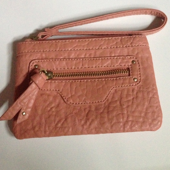 Steve Madden salmon colored wristlet - Picture 3 of 4