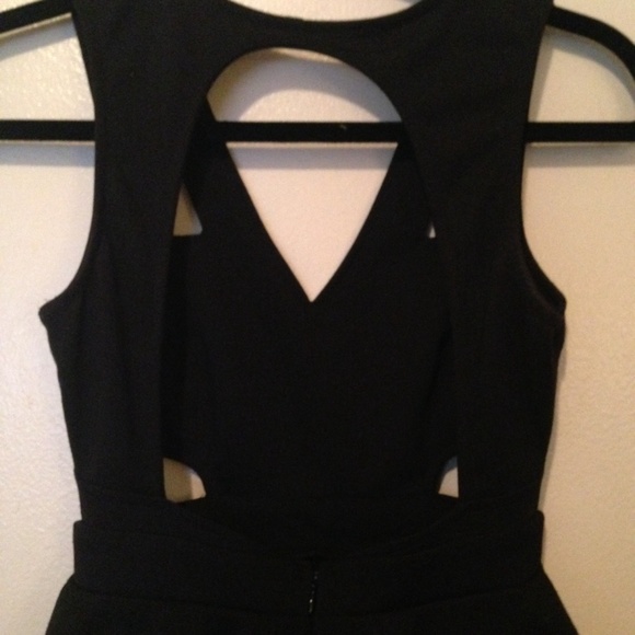 The perfect black cut out dress - Picture 4 of 4