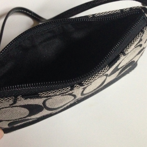 Coach wristlet - Picture 2 of 3