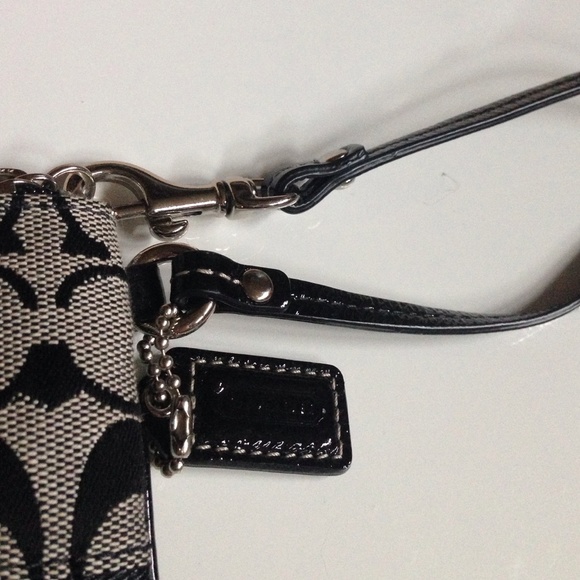 Coach wristlet - Picture 3 of 3