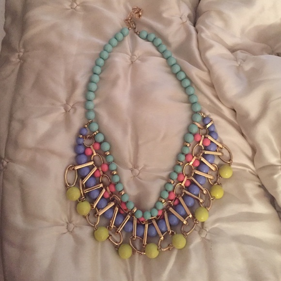 Spring statement necklace - Picture 2 of 2