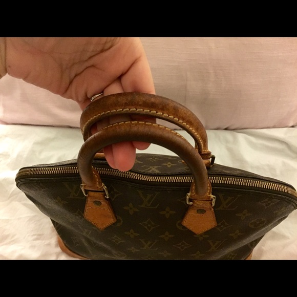 AUTHENTIC LOUIS VUITTON ALMA PM MONOGRAM CANVAS - Picture 2 of 4