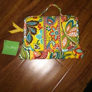 PRICE DROPPED!❤️❤️ Vera Bradley makeup bag!