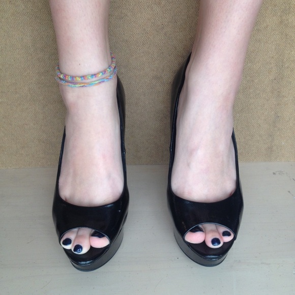 Heels - Picture 2 of 3