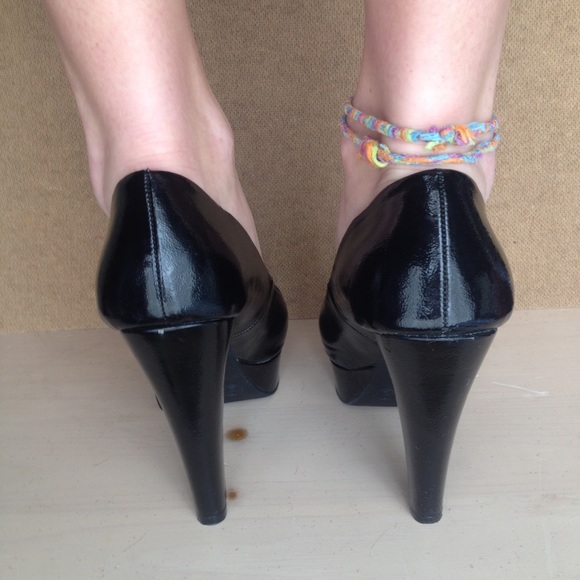 Heels - Picture 3 of 3