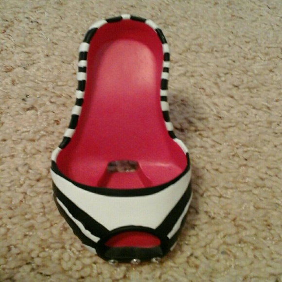 Zebra pump cell phone holder