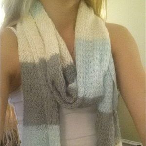 Colored knit scarf