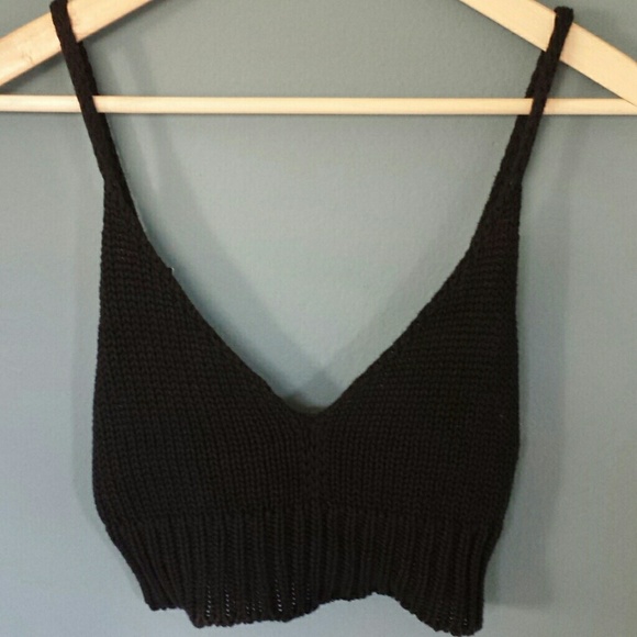 Black knit crop top