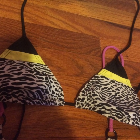 Bathing suit top bundle - Picture 2 of 4