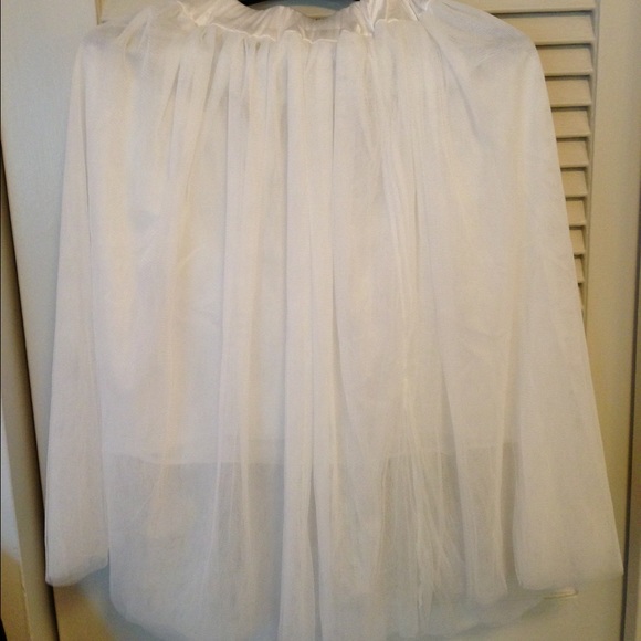 White tulle ballerina skirt