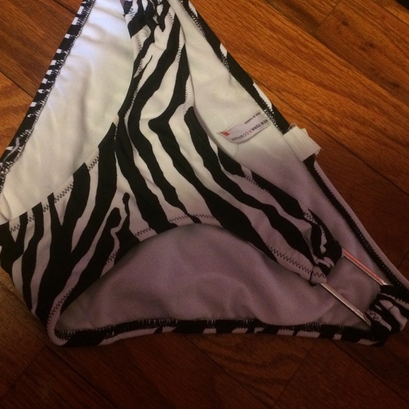 New York & Company two piece bathing suit - Picture 3 of 3