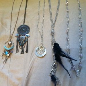 BUNDLE. 5 necklaces