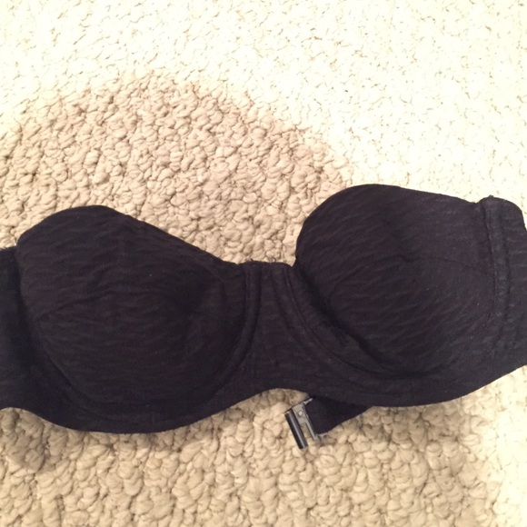 Black strapless bikini top