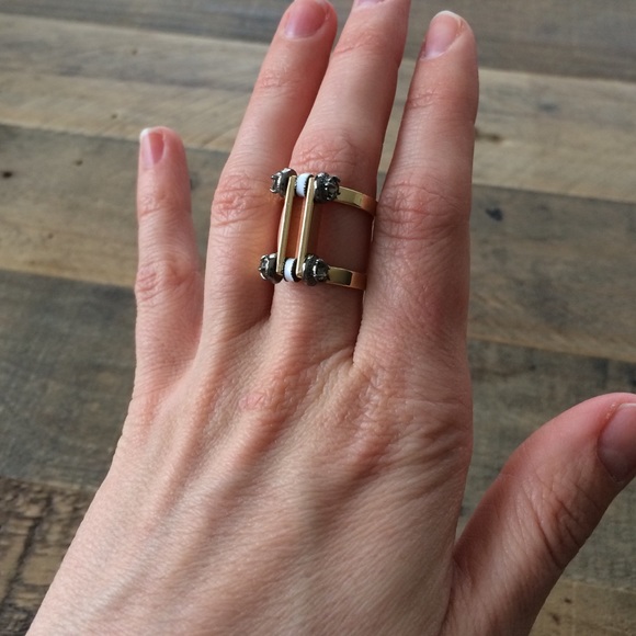 ❌sold 🌸HP 🌿V🌿 J Crew double bolt ring - Picture 4 of 4