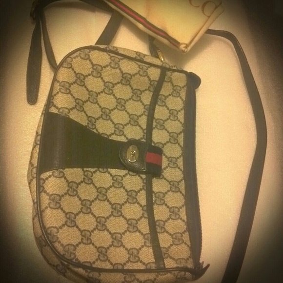 Gucci vintage 80's cross body bag.