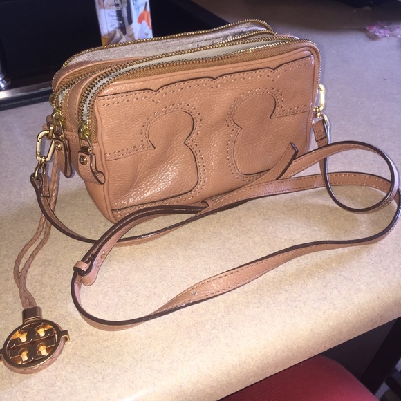 Tan Leather Tory Burch Amalie bag *mint*