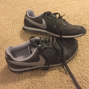 Nike tennis shoes