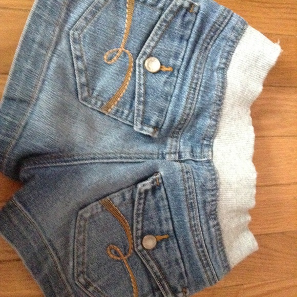 Shorts - Picture 2 of 3