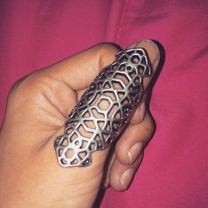 Long finger ring