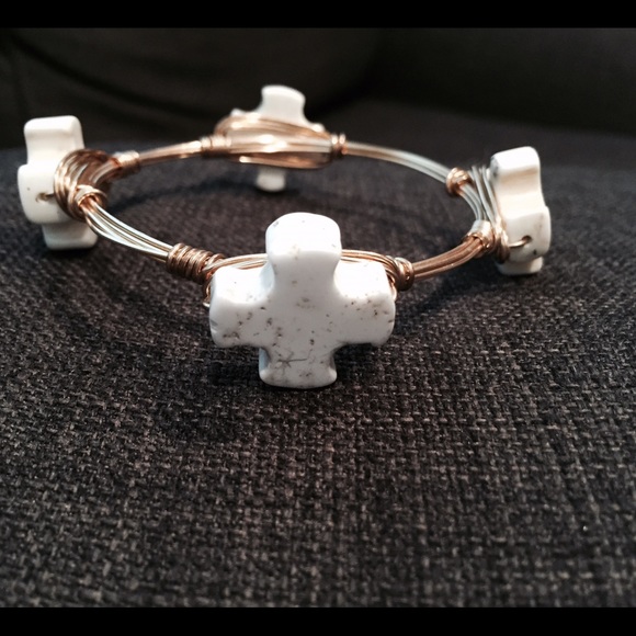 Gold toned cross wire wrap bracelet - Picture 2 of 2