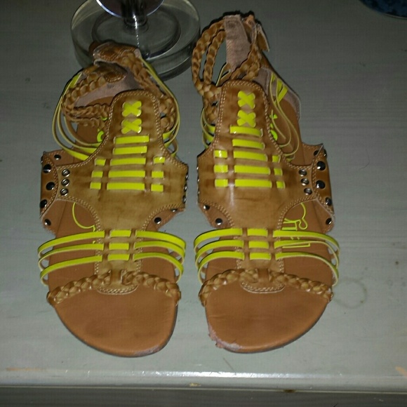 🎀Kensie Gladiator Sandals 🎀