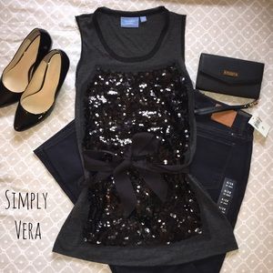 👭girls night out host pick!❤️ Vera wang top