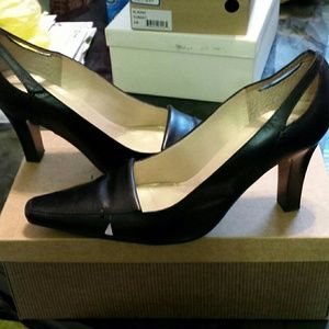 Black Leather Unisa Pumps