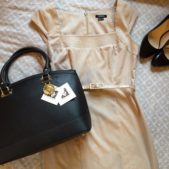 ⬇️price drop! Beige cap sleeve belted dress