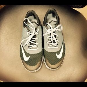 NIKE Fit Worn Once Sneaker